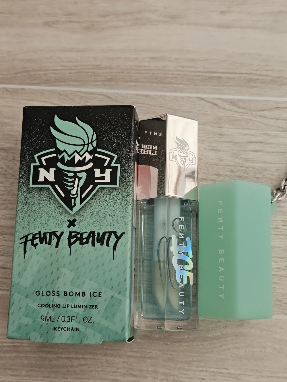 Fenty Beauty X NY Liberty Gloss Bomb Ice Cold Heart'd NEW with Keychain - Picture 8 of 8